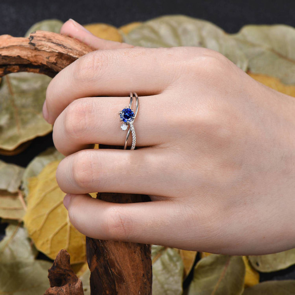 9月の誕生石 ブルーサファイア 婚約指輪 10月の誕生石 オパール モアッサナイト 結婚指輪 スプリットシャンクリング 5枚目の画像