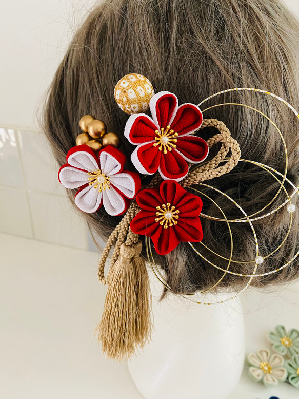 つまみ細工　髪飾り【深紅小花セット】卒業式　卒業式髪飾り　袴　水引き　成人式用髪飾り　和装　結婚式　ヘアアクセ　色打掛 4枚目の画像