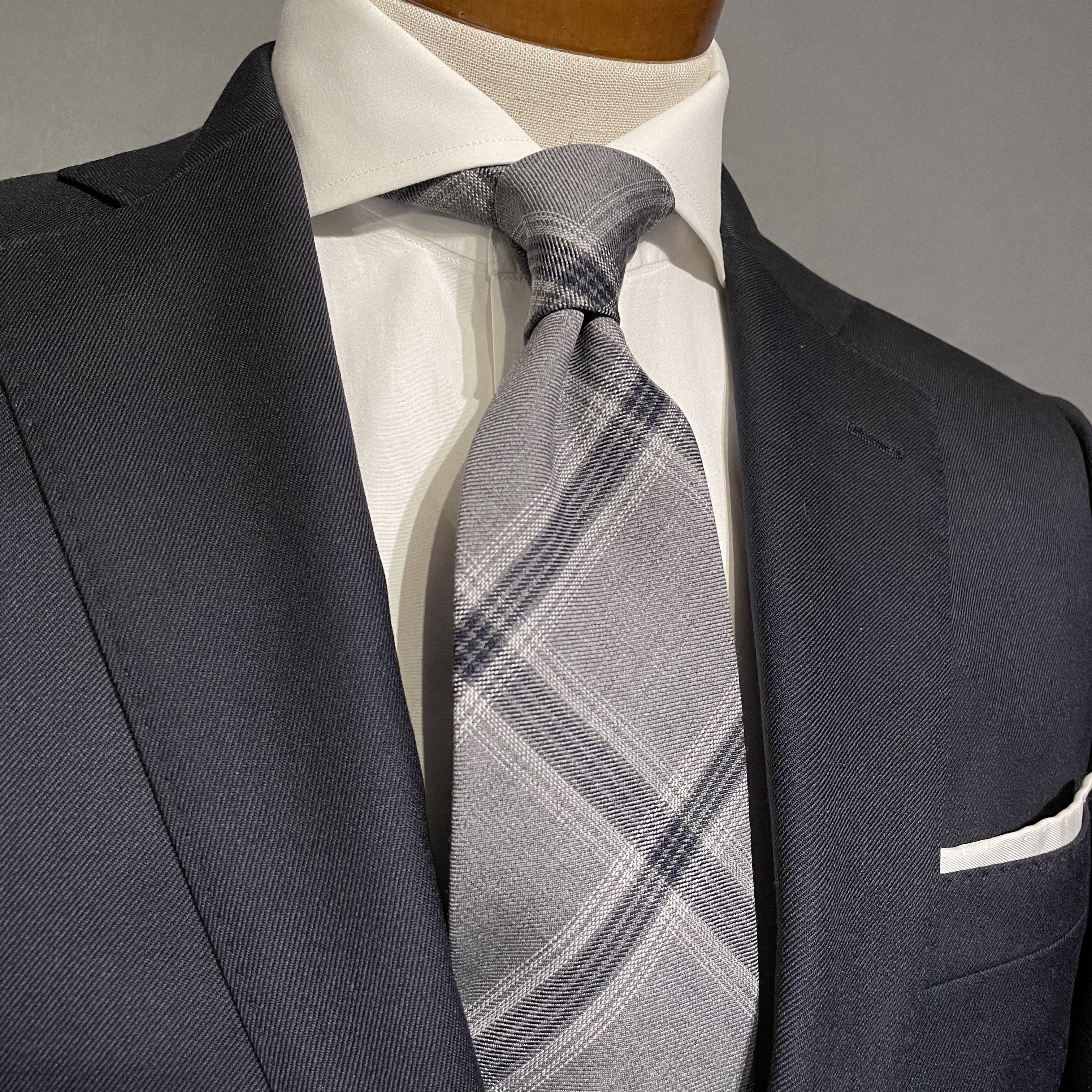 【受注製作】グレー　ネイビー　チェック　ネクタイ　プレゼント　ギフト　ネクタイ【別途】名入れ　イニシャル　刺繍