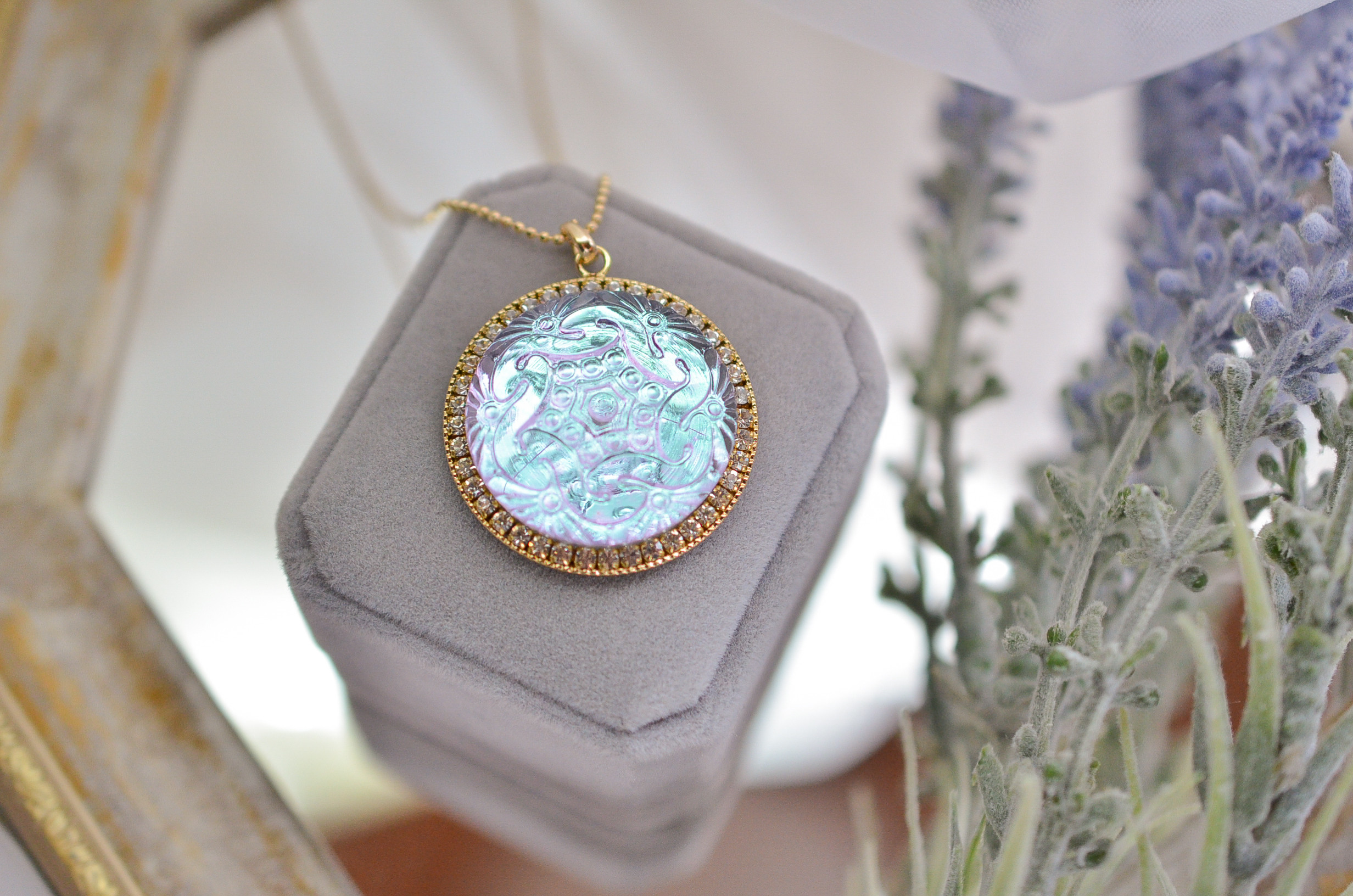 【青海波　ペンダント】　チェコガラスボタン　60㎝