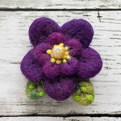 羊毛花朵胸針（真紫色） 第1張的照片