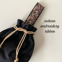 再販開始！YONE　インド刺繍ワンハンドル　 パープル　巾着バッグ　お散歩りぼん　黒　バック　bag　紫　花　母の日 1枚目の画像