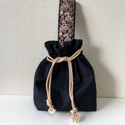 再販開始！YONE　インド刺繍ワンハンドル　 パープル　巾着バッグ　お散歩りぼん　黒　バック　bag　紫　花　母の日 2枚目の画像
