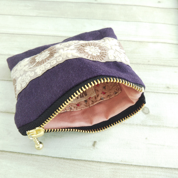 【一点物】インド刺繍リボンのポケット付ふんわりフラットミニミニポーチ/10cmファスナー(パープル)『Creema限定』 4枚目の画像