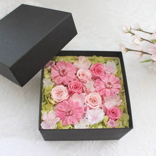 Yukiです。プリザーブドフラワー さくらいりピンクフラワーボックス プリザーブドフラワー 母の日に