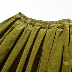 兼具俐落優雅與成人可愛的燈芯絨裙 黃綠色 230212-2 第3張的照片