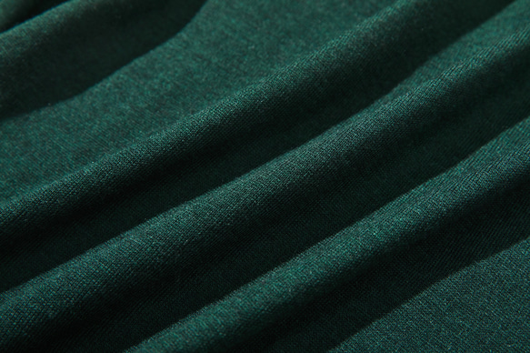 光滑優質的羊毛混紡套頭衫，適合日常穿著。深綠色。 230213-3 第5張的照片