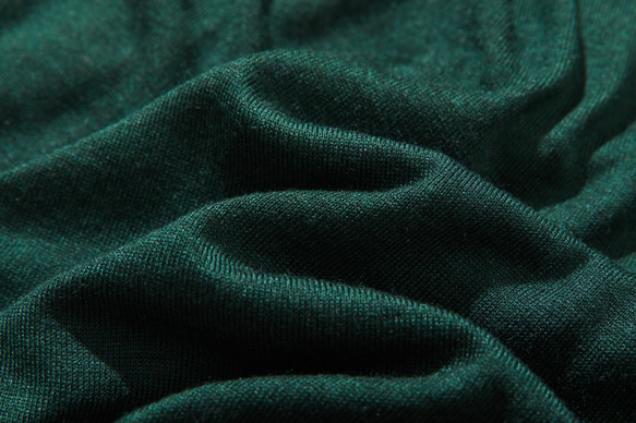 光滑優質的羊毛混紡套頭衫，適合日常穿著。深綠色。 230213-3 第7張的照片
