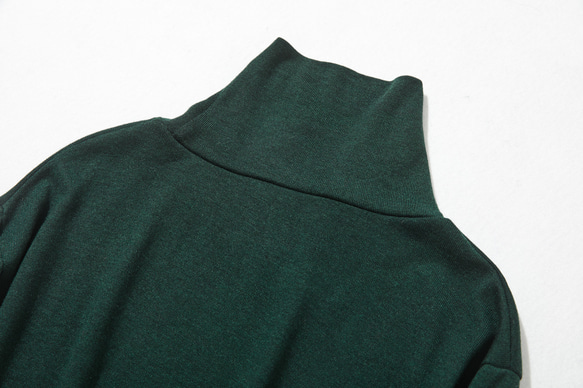 光滑優質的羊毛混紡套頭衫，適合日常穿著。深綠色。 230213-3 第10張的照片