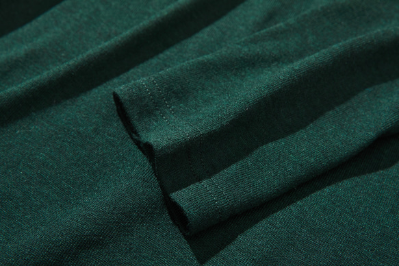 光滑優質的羊毛混紡套頭衫，適合日常穿著。深綠色。 230213-3 第6張的照片