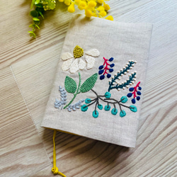 手刺繍ブックカバー花＊文庫本 3枚目の画像