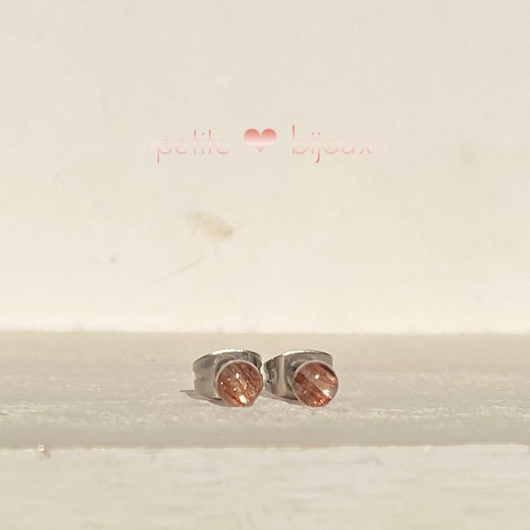 コッパールチルクォーツ 【ブラジル産】4mm カボション サージカルステンレス製 ピアス 6枚目の画像