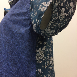 【ハンドメイドワンピース】花柄生地リユーズドワンピース　花柄ブルー＆グリーン切替し　半袖フレアースカート 4枚目の画像