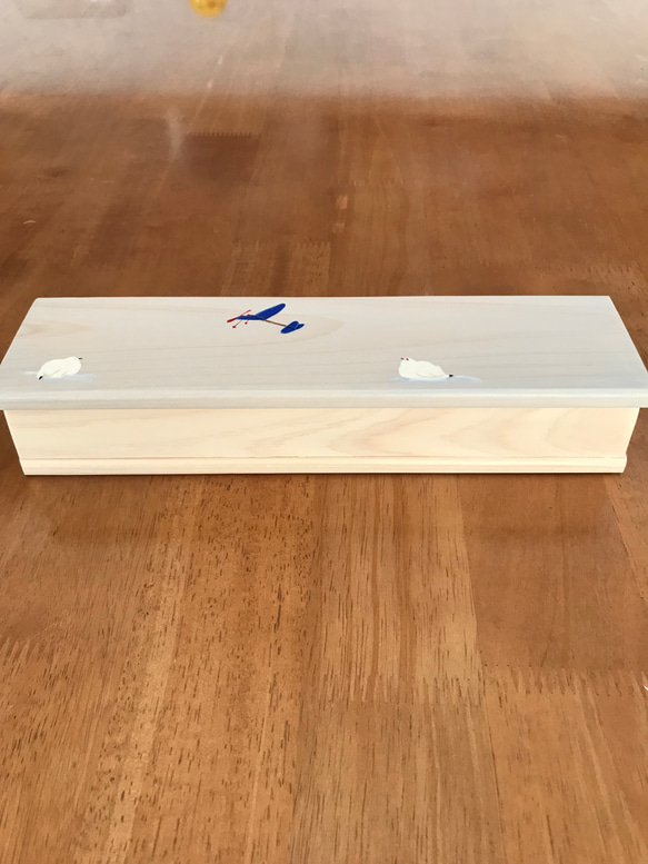 食卓に置ける箸箱(雷鳥とゴム飛行機）蓋付き箸入れ　ヒノキの箸箱　片手で開けられるカトラリーケース　小物入れ　メガネ入れ 1枚目の画像