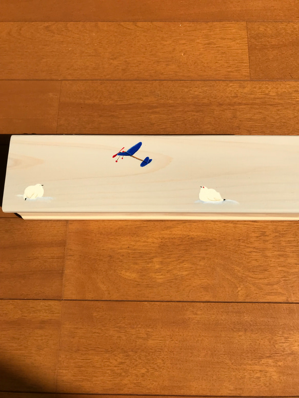 食卓に置ける箸箱(雷鳥とゴム飛行機）蓋付き箸入れ　ヒノキの箸箱　片手で開けられるカトラリーケース　小物入れ　メガネ入れ 2枚目の画像