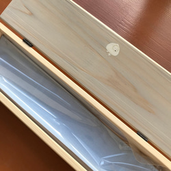食卓に置ける箸箱(雷鳥とゴム飛行機）蓋付き箸入れ　ヒノキの箸箱　片手で開けられるカトラリーケース　小物入れ　メガネ入れ 9枚目の画像