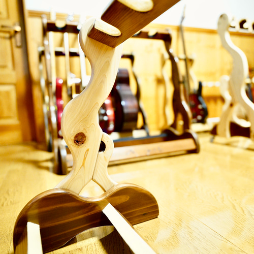 24時間以内に発送】手作り木工 木製ウクレレスタンド（ニス仕上げ） 6  