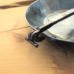 【訂做】鐵藝煎鍋可折疊單人營地篝火野營裝備 第4張的照片