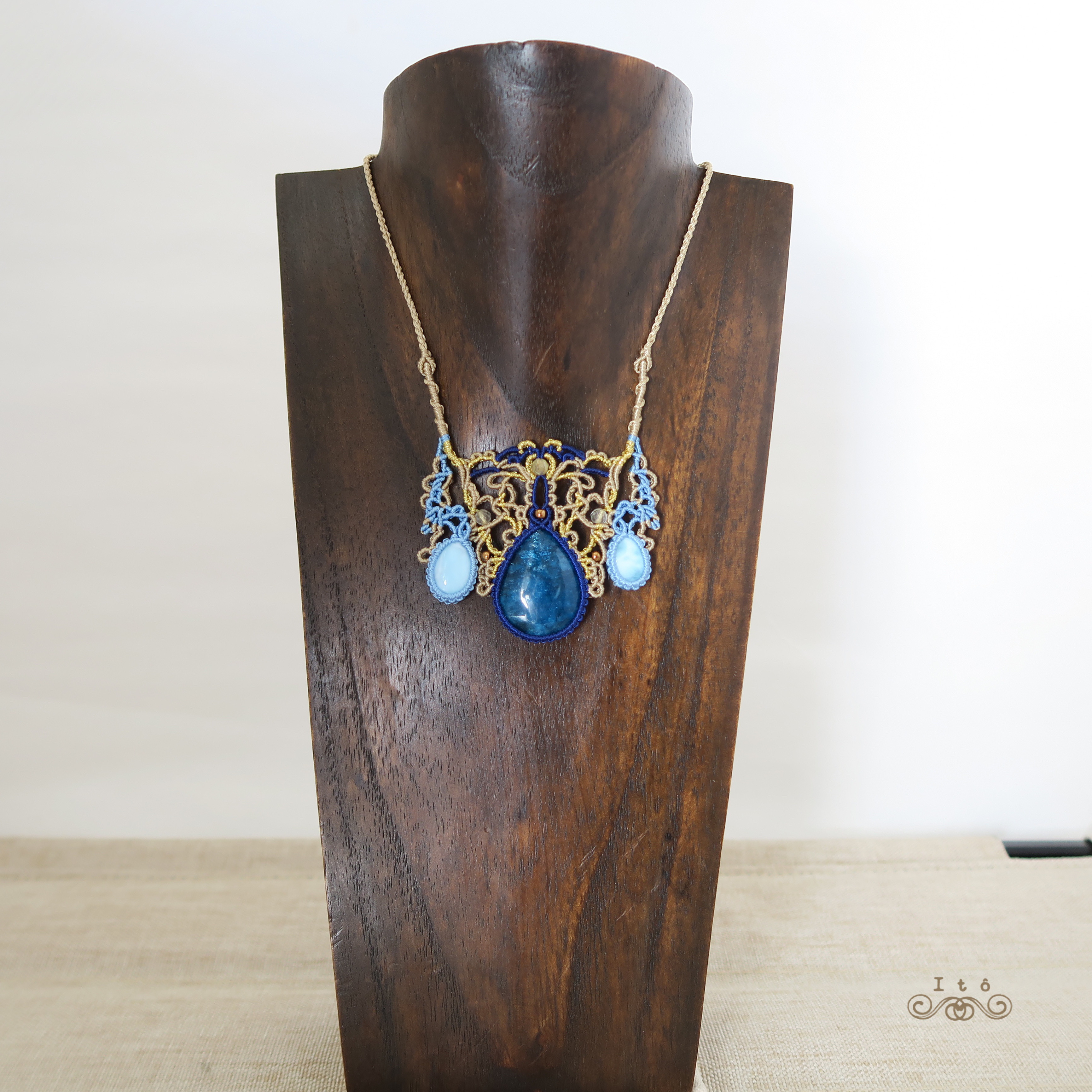 ブラジル産ブルーアパタイトとラリマーのマクラメネックレス