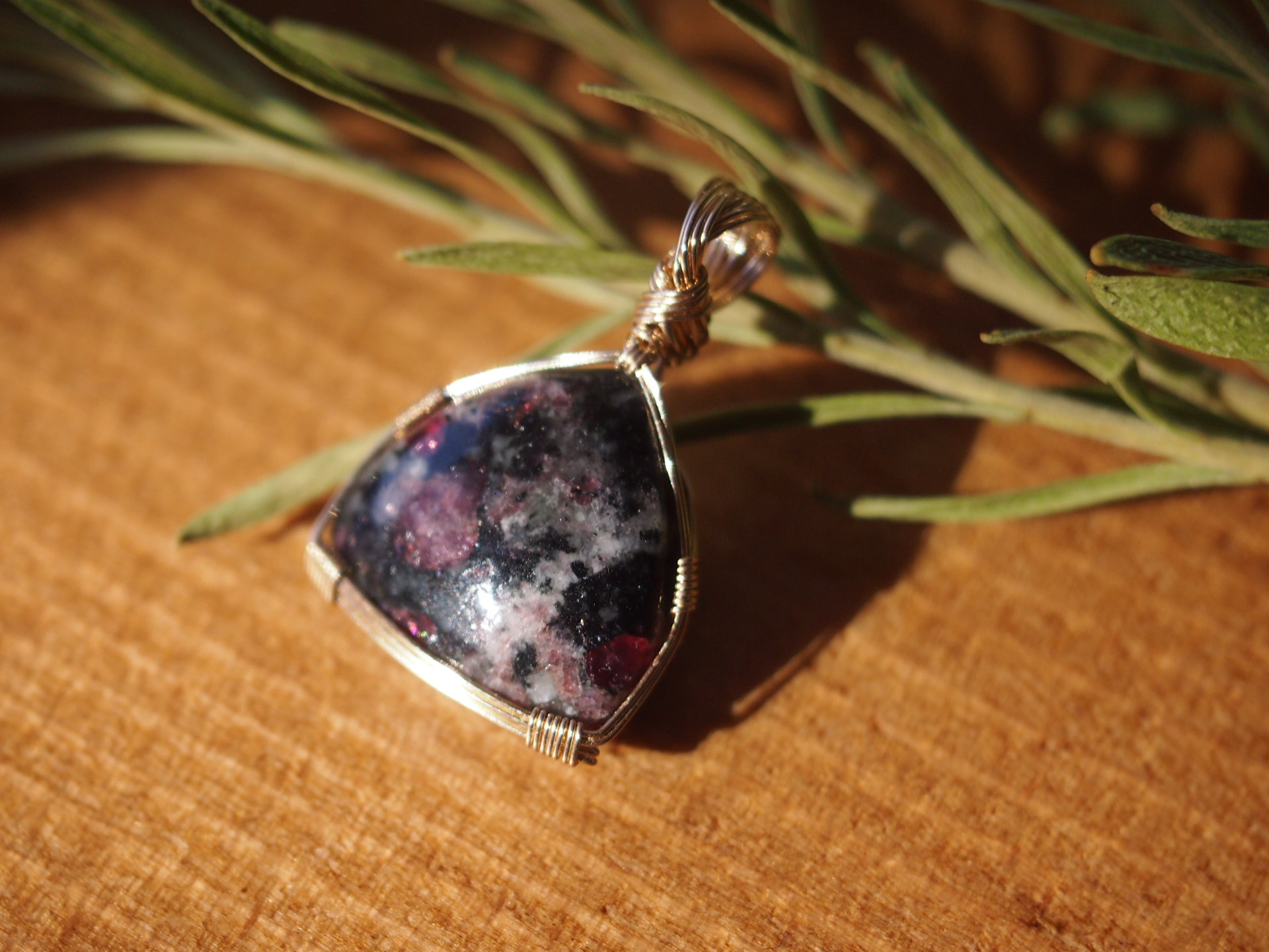 トリリアントカボションのユーディアライトの女神巻き®ペンダントトップ