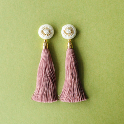 &lt;titi ~Nandemonaihino Earrings~&gt;刺繡耳環「春天的駝峰耳環/SAKURA」/低過敏性可 第4張的照片