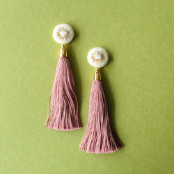 &lt;titi ~Nandemonaihino Earrings~&gt;刺繡耳環「春天的駝峰耳環/SAKURA」/低過敏性可 第2張的照片