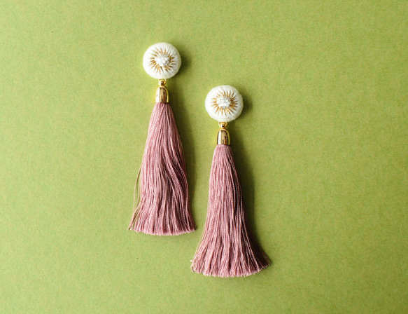 &lt;titi ~Nandemonaihino Earrings~&gt;刺繡耳環「春天的駝峰耳環/SAKURA」/低過敏性可 第2張的照片