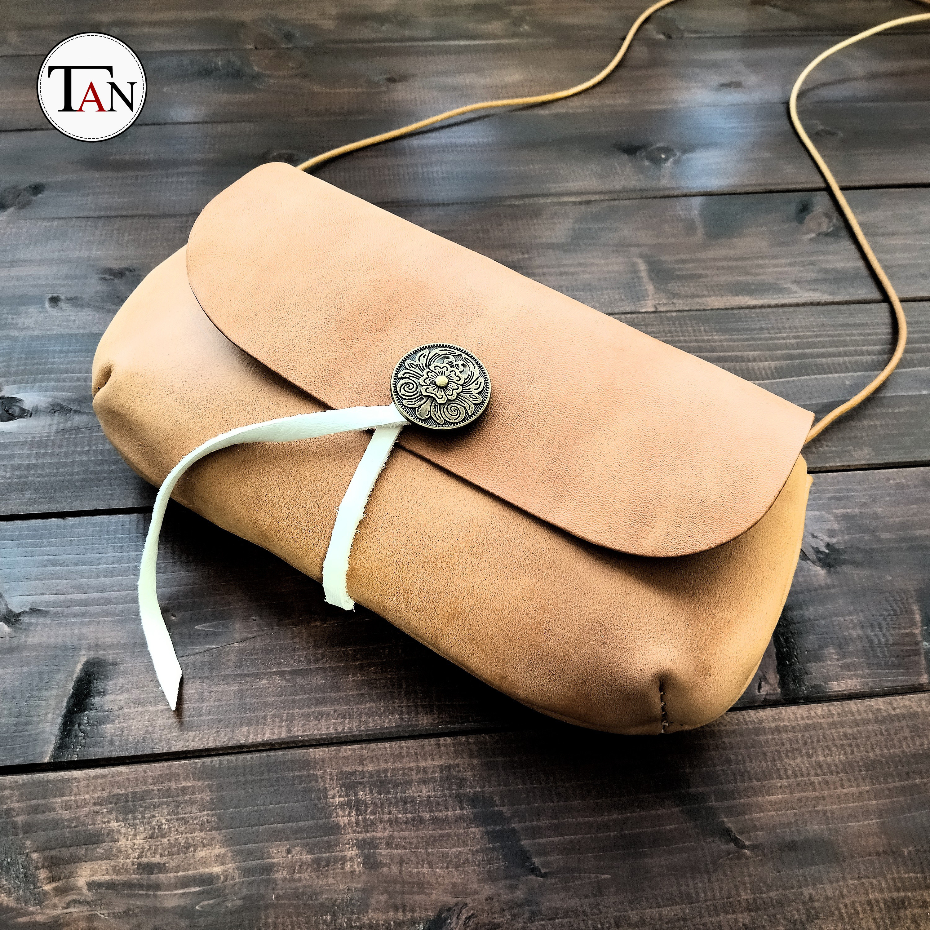 琉球レザー L.L.A ショルダーバッグ メディスンバッグ コンチョ付き レザー