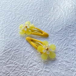 レジンでできたクリアカラーのお花パッチンピン 1枚目の画像