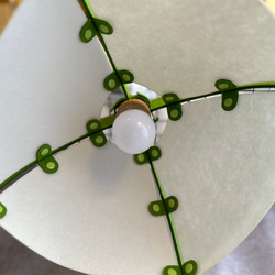 フェルト製ランプシェード　ペンダントライト　羽根つきドーム　グリーン×ホワイト 10枚目の画像