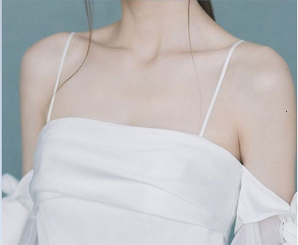 袖リボン スパゲティストラップ ウエディングドレス 8枚目の画像