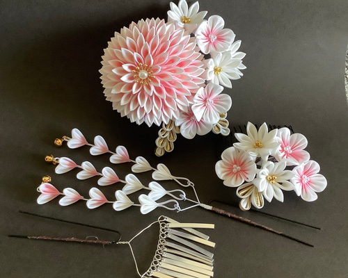 はな様オーダー品 つまみ細工の髪飾り かんざし 百福堂