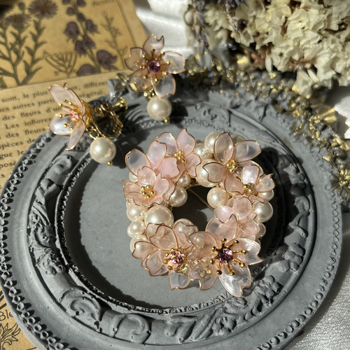 桜とパールのリースブローチ ディップアート 卒業式 入学式 上品 桜とパールのリースブローチ ディップアート 卒業式 入学式 上品