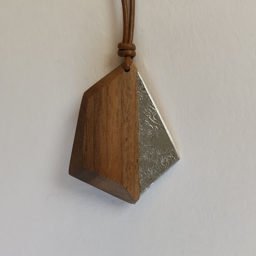 木と金属のコラボペンダント ネックレス・ペンダント 工房 HiM