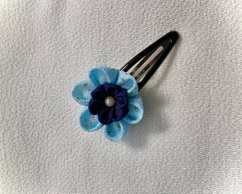 オーダー可能生地⑦ お花リボンパッチンピン インド刺繍リボン花柄7cm三角パッチンピン（ブラック/グレージュ