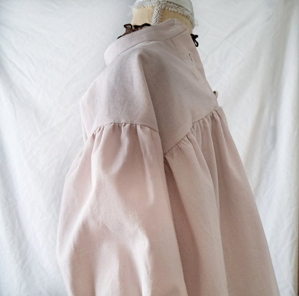 ピンクグレージュのぽわん袖タックワンピース 5枚目の画像