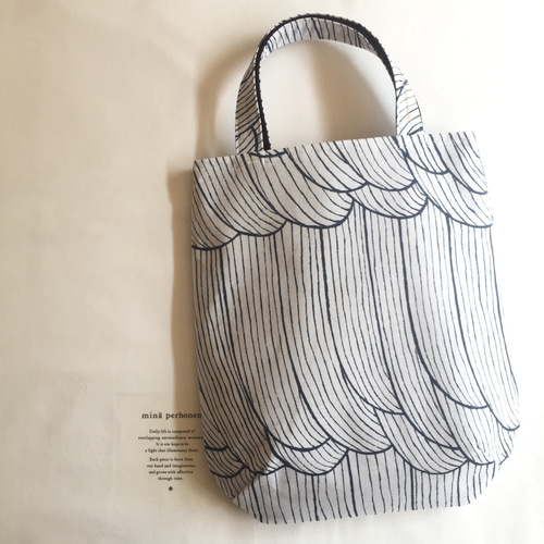 ハンドメイドஐ..タック入り2wayトートバッグ∂бミナペルホネン⚮̈ タックトートバッグ A4縦型書類入 ミナペルホネン ⚮̈ minä