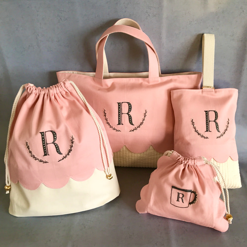 入園入学グッズ】⁂ハンドメイド イニシャル刺繍⁂ レッスンバッグ/上履 