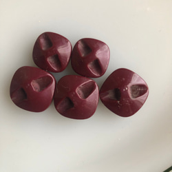 アンティーク ボタン 5個　ビンテージ 昭和 レトロ 個性的 ハンドメイド素材 日本製 ポップ アクセ ワインレッド　紫 4枚目の画像
