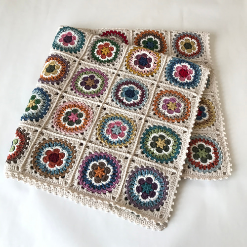 ウールのブランケット 74×75 (モチーフつなぎ・くさり編み花 ウールのブランケット 74×75 (モチーフつなぎ・くさり編み花