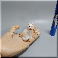 羊毛フェルト 小さな猫 白猫さん ネコ ねこ 猫フィギュア 羊毛フェルト