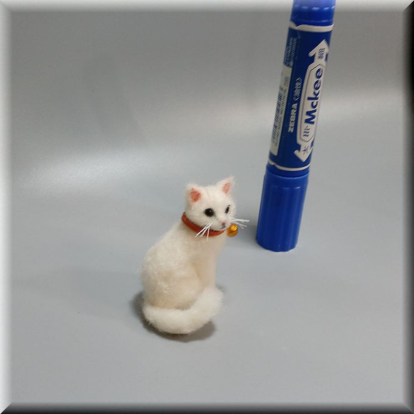 羊毛フェルト　小さな猫　白猫さん　ネコ　ねこ　猫フィギュア 5枚目の画像