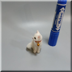 羊毛フェルト　小さな猫　白猫さん　ネコ　ねこ　猫フィギュア 4枚目の画像