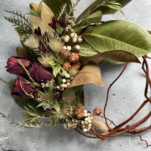 赤いバラのシックなハーフリース:ドライフラワーリース リース Unio  