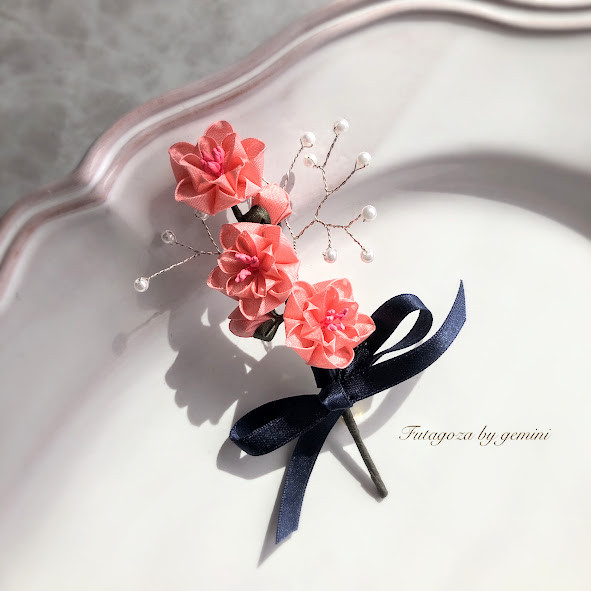 kei　胡桃樹皮　花ブローチ