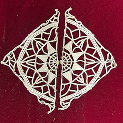 イタリア製 アンティーク レティセラレース 三角形 2枚（No.8097） 3枚目の画像