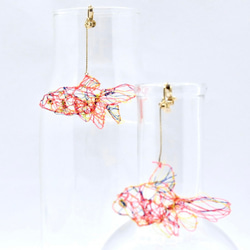 透過刺繍の金魚イヤリング イヤリング・ノンホールピアス 田口ナツミ