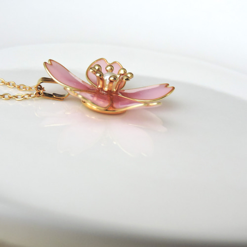 一輪の桜ネックレス カラフル SAKURA / Cherry blossom 一輪の桜ネックレス カラフル SAKURA / Cherry blossom