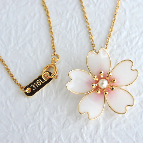 一輪の桜ネックレス カラフル SAKURA / Cherry blossom 一輪の桜ネックレス カラフル SAKURA / Cherry blossom
