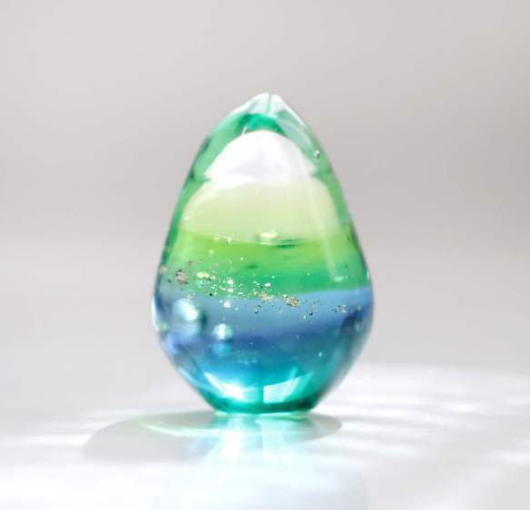 ガラスの雫の小さなオブジェ 「新緑の風に」 立体・オブジェ clearblue